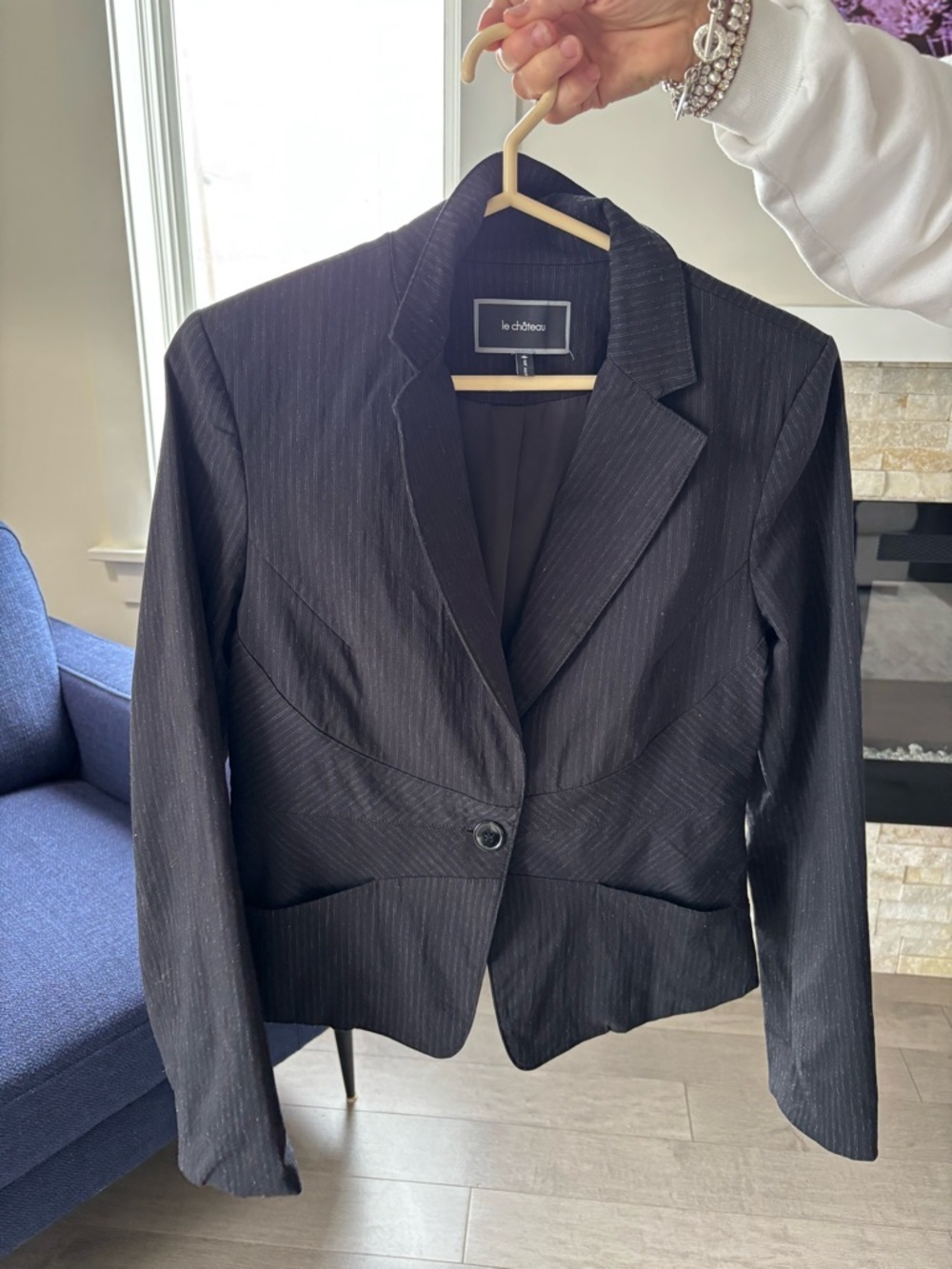 le chateau Black Pinstripe Women’s pantsuit - Picture 2 of 13